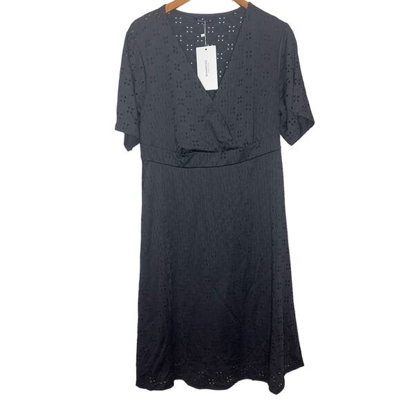 Bloomchic Solid Pocket Laser Cut Surplice Neck Knee Dress Black Size 12 NWT - Picture 4 of 6